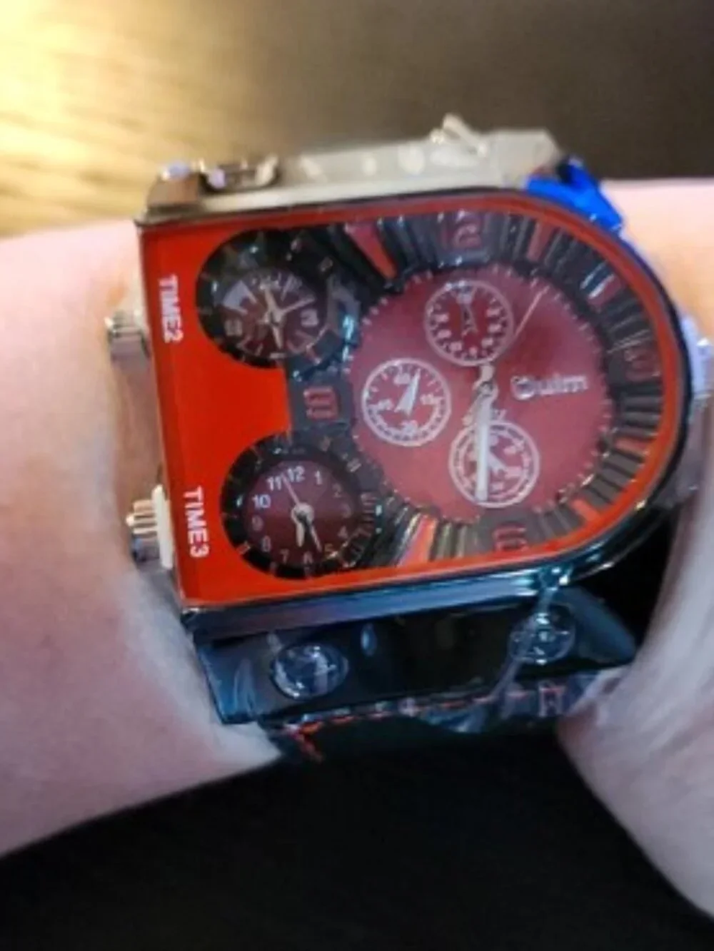 Oulm Red Multi-Dial Quartz Men's Watch